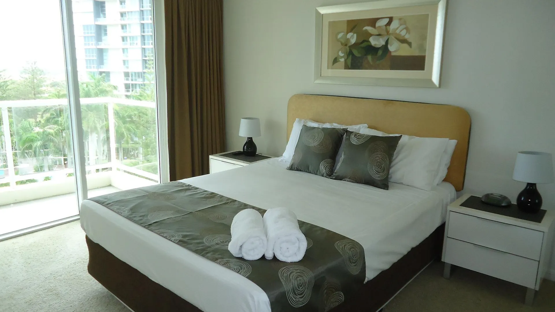 The Crest Apartments Gold Coast Aparthotel