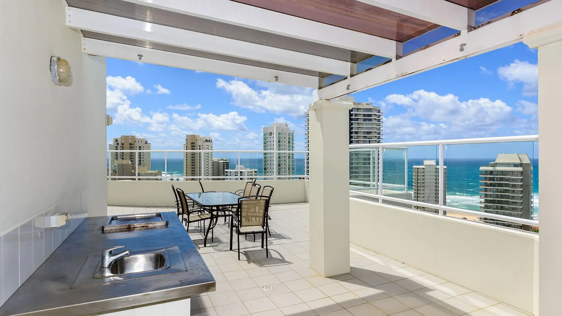 Aparthotel The Crest Apartments Gold Coast