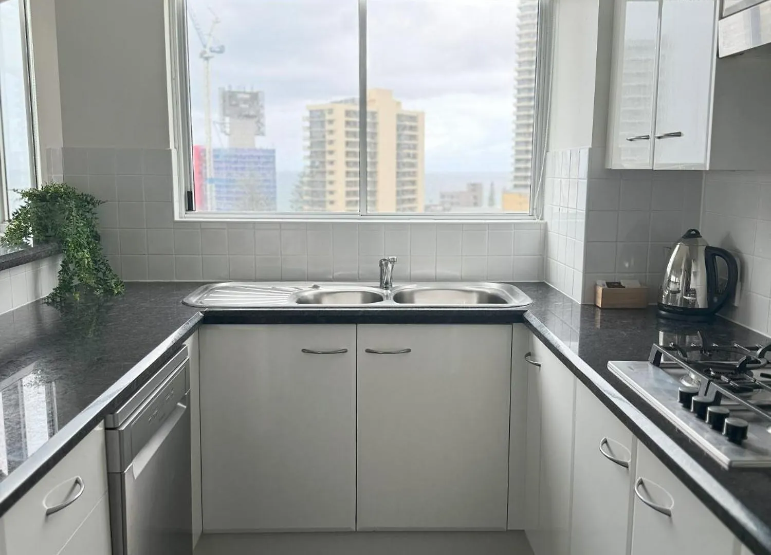 **** Aparthotel The Crest Apartments Gold Coast Australia