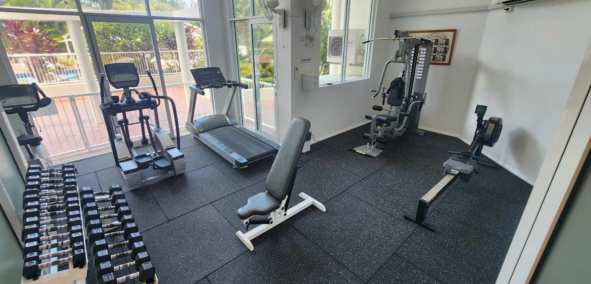 The Crest Apartments Gold Coast 4*,