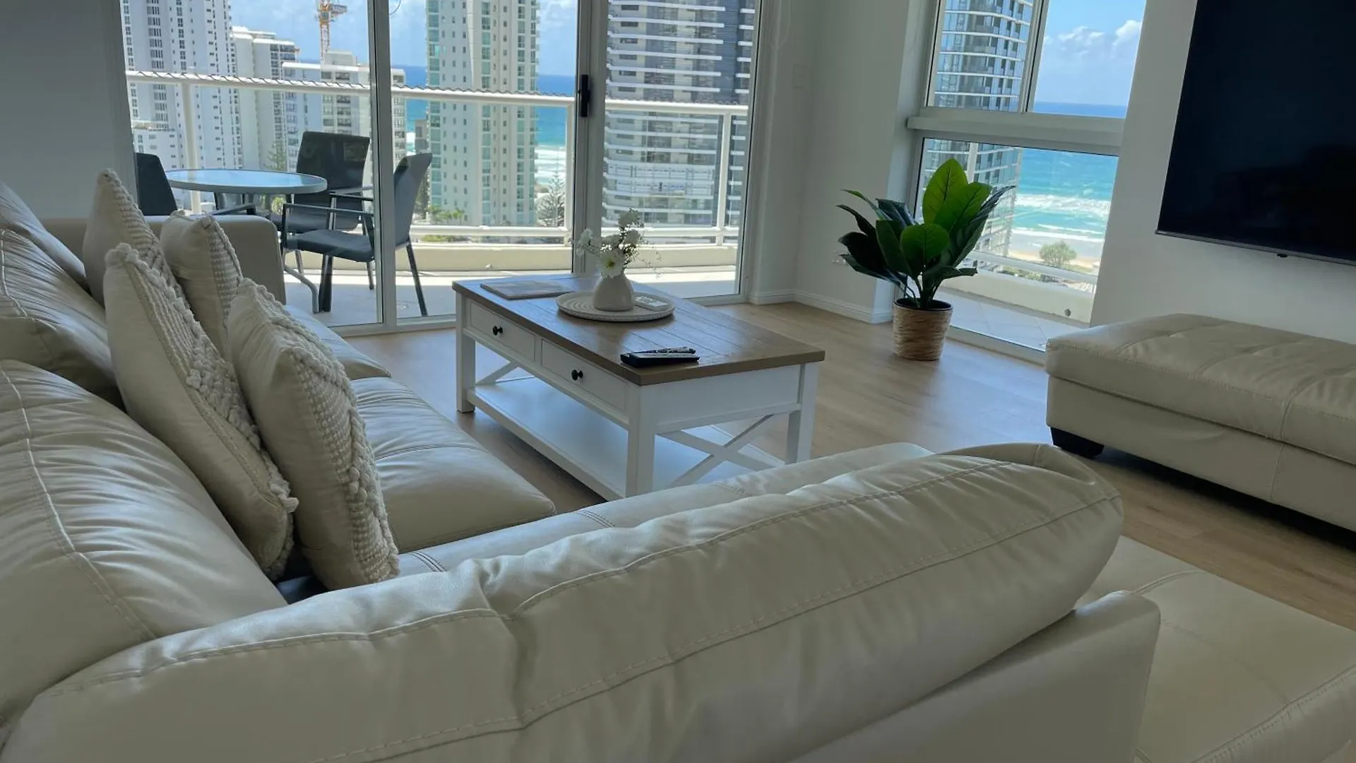**** Aparthotel The Crest Apartments Gold Coast Australia