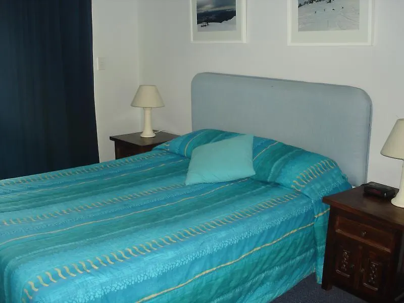 Aparthotel The Crest Apartments Gold Coast