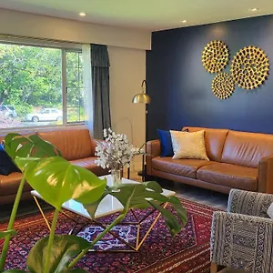 https://cheerful-2-bedrooms-house-with-amazing-backyard.richmond-hotels.com