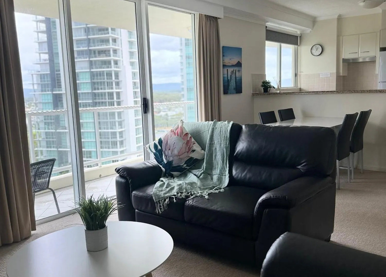 **** Aparthotel The Crest Apartments Gold Coast Australia