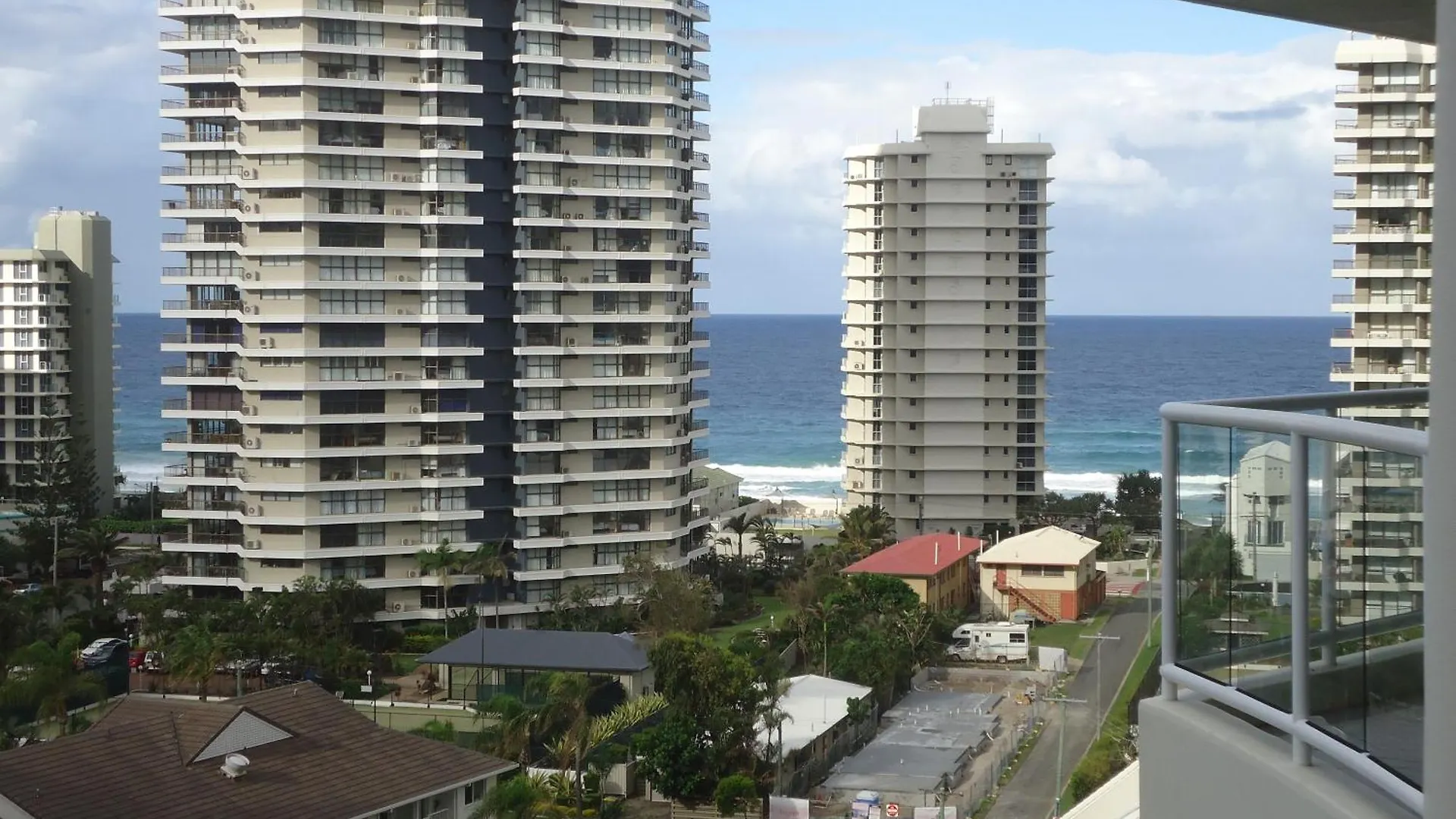 **** Aparthotel The Crest Apartments Gold Coast Australia