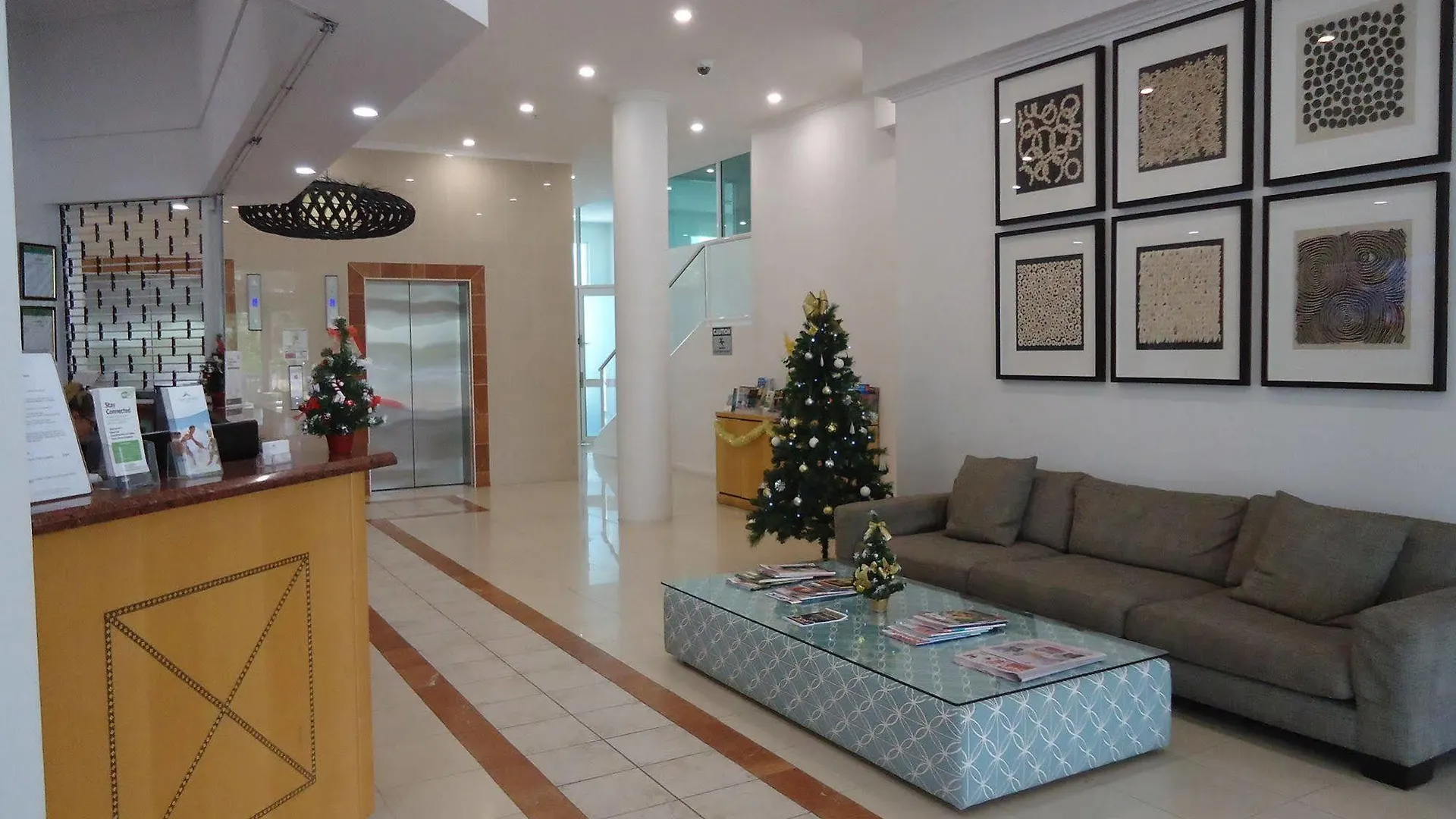 Aparthotel The Crest Apartments Gold Coast