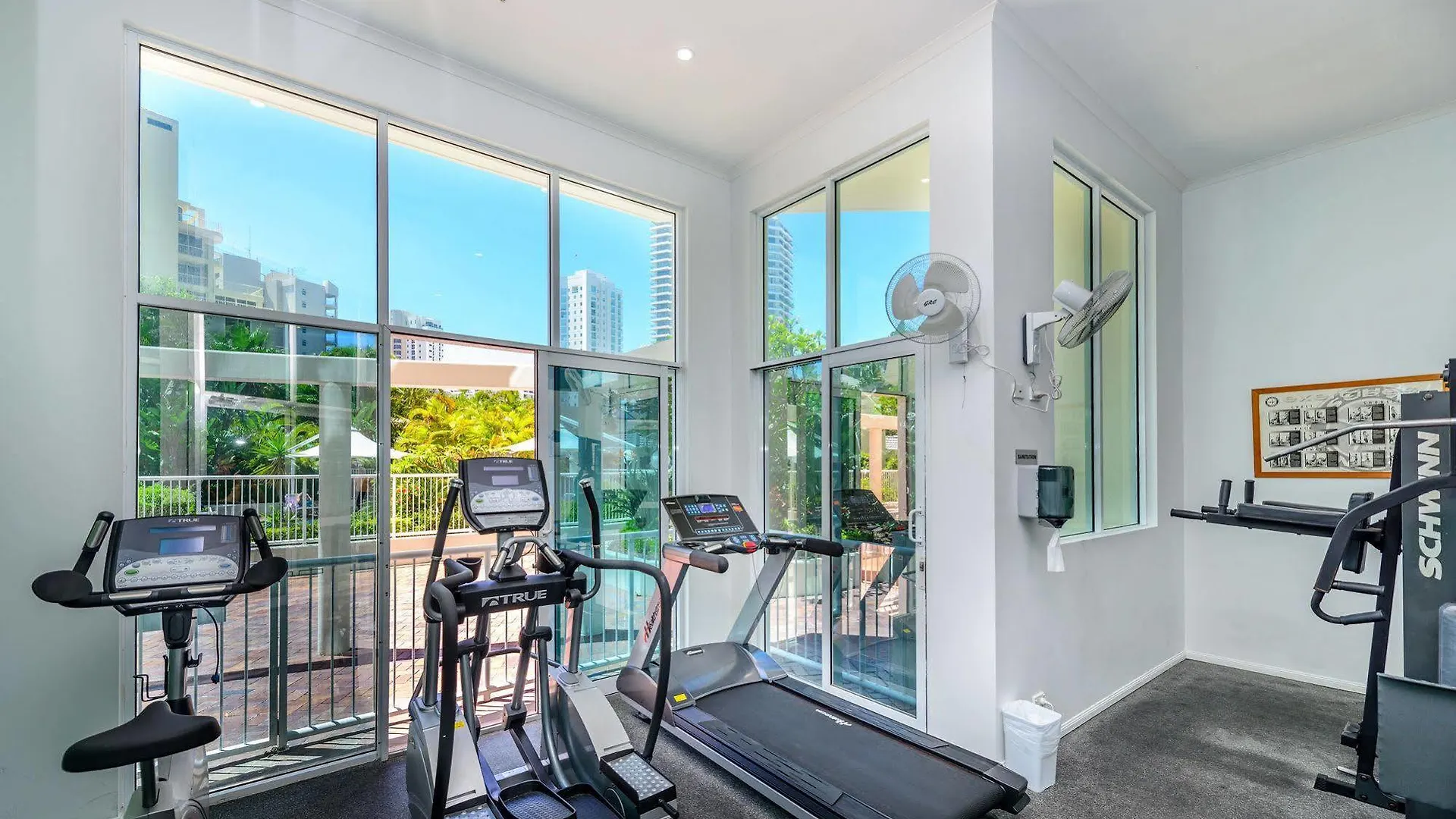 The Crest Apartments Gold Coast 4*,  Australia