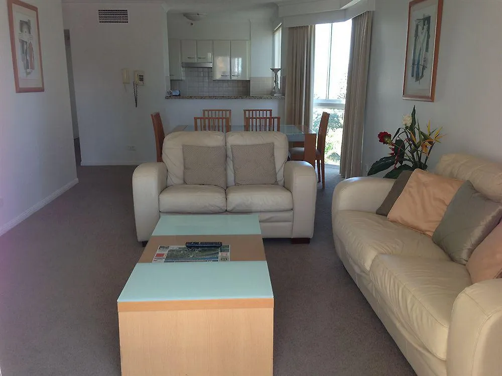 The Crest Apartments Gold Coast 4*,